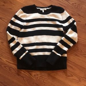 🍓VICTORIA SECRET VS BLACK WHITE STRIPED SWEATER M
